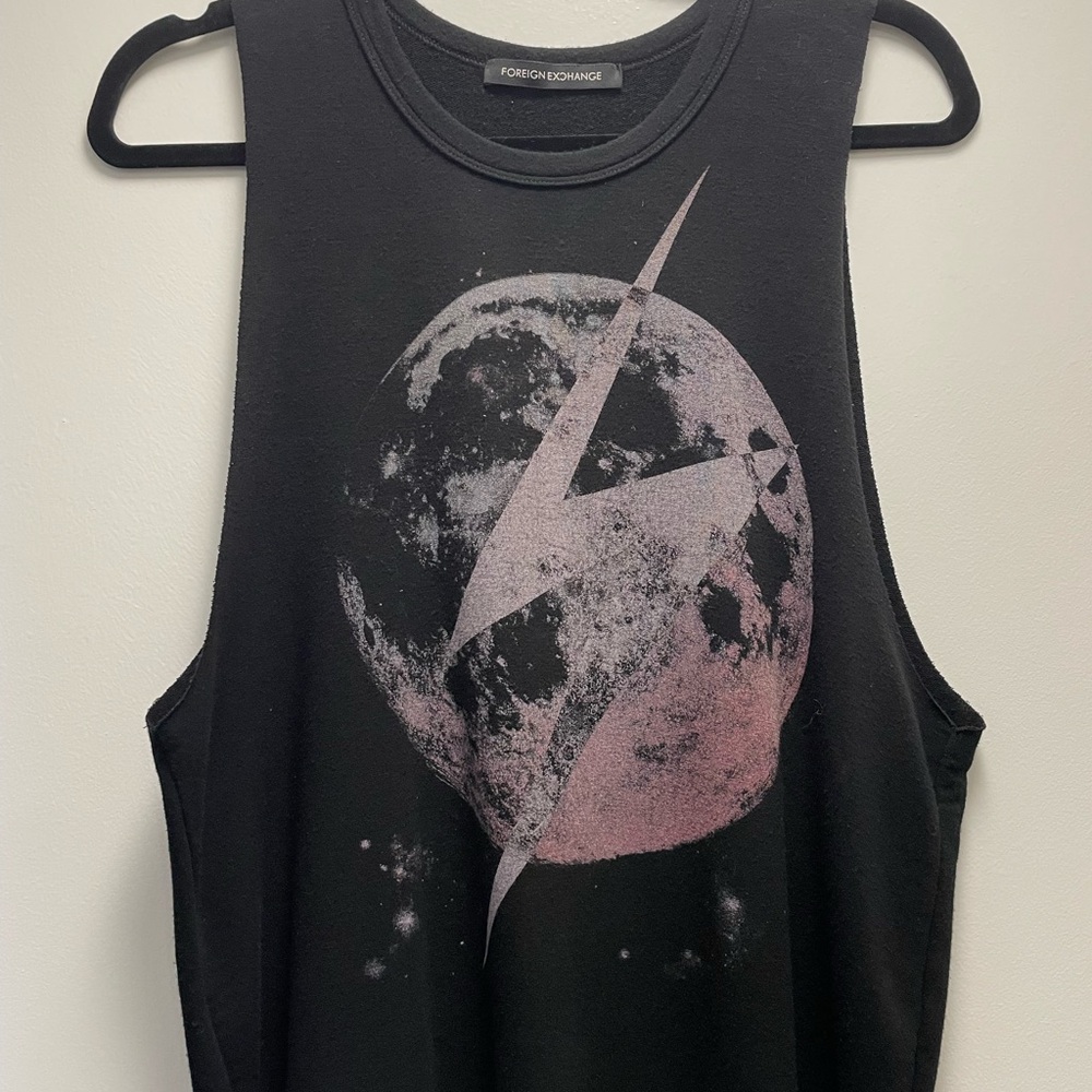 Black crop muscle tank moon bolt